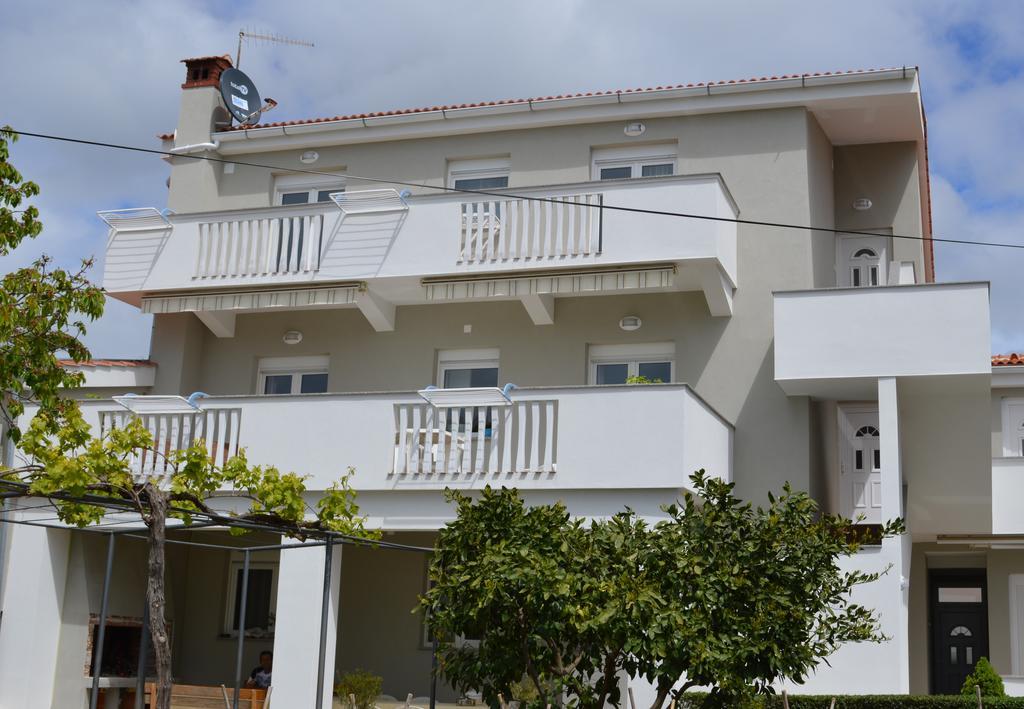 Apartments Pineta Franko Fazana Bagian luar foto